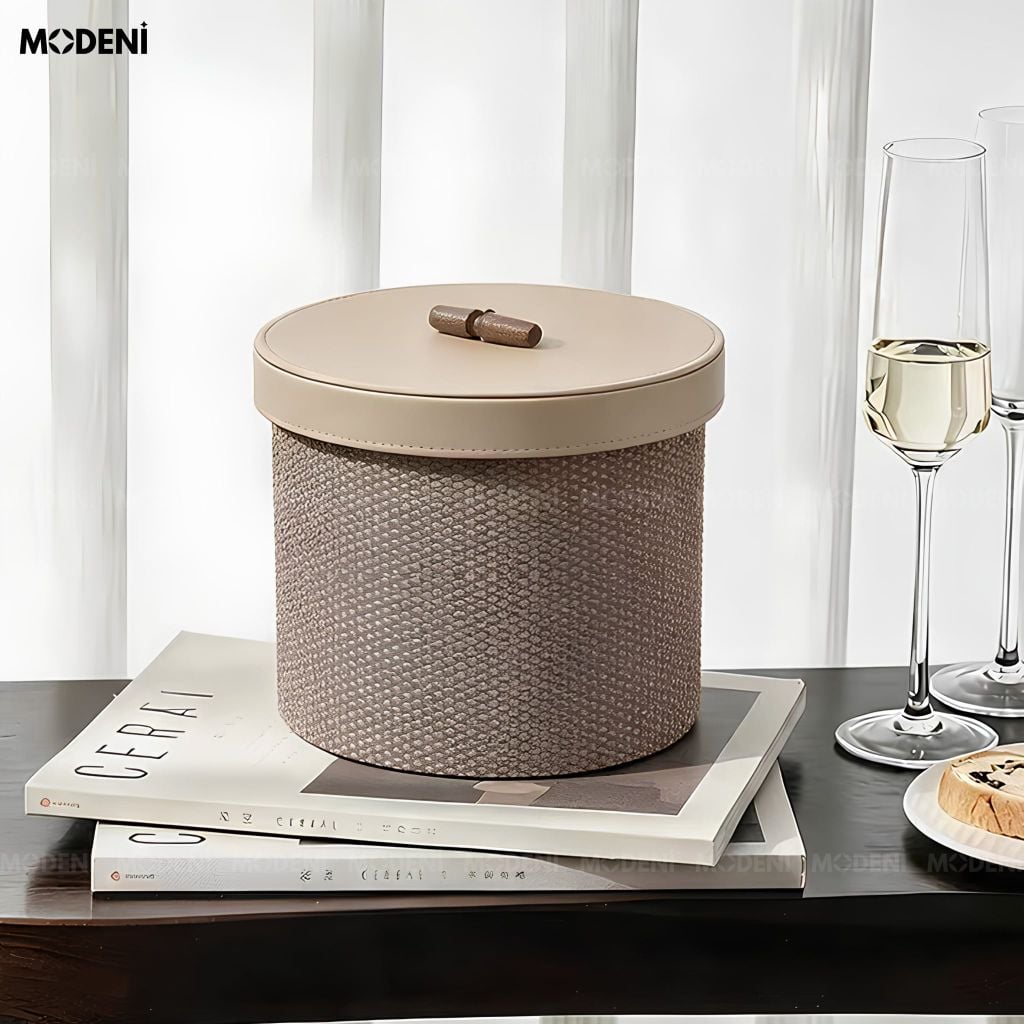 Hộp Đựng Mỹ Phẩm Liora Da PU Be Phối Vải Dệt Phong Cách Japandi Mộc Mạc Nắp Đậy Khuy Gỗ Chống Bụi Cho Bàn Trang Điểm
