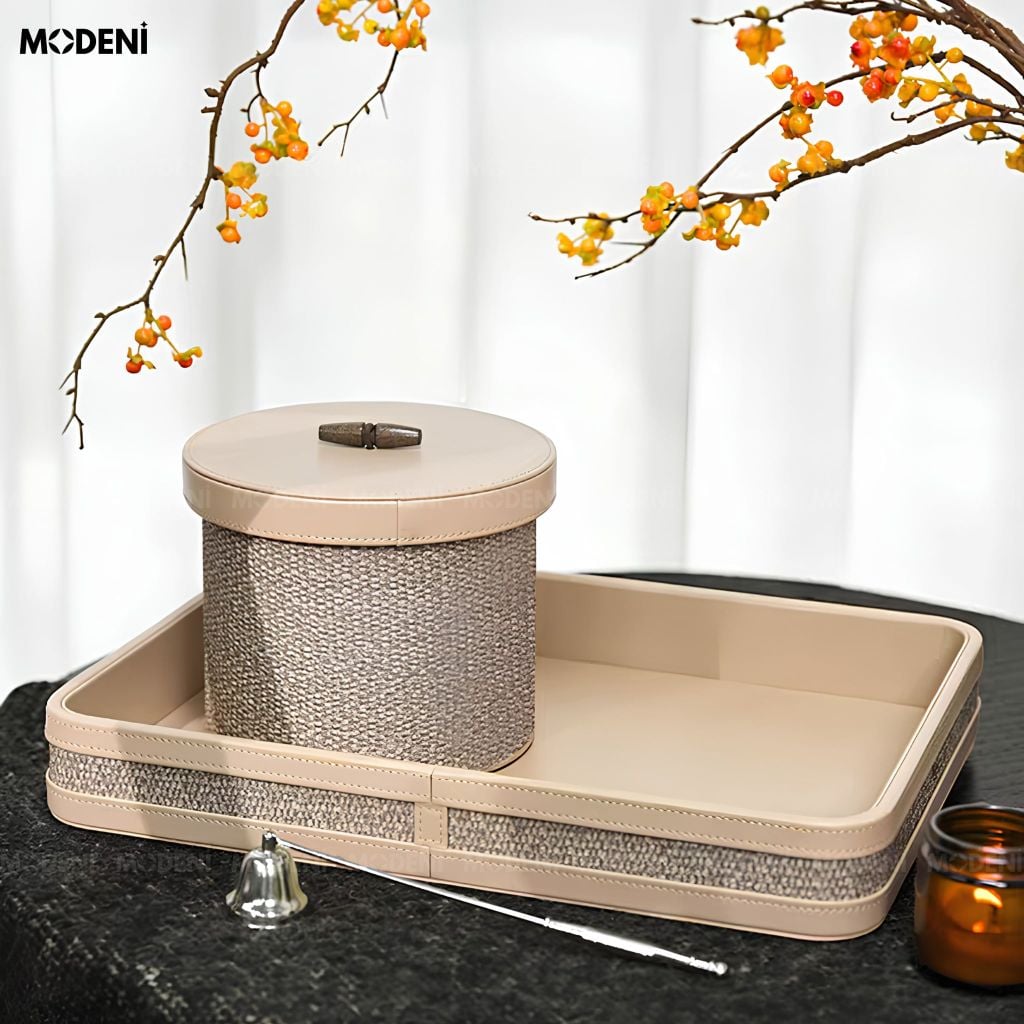 Hộp Đựng Mỹ Phẩm Liora Da PU Be Phối Vải Dệt Phong Cách Japandi Mộc Mạc Nắp Đậy Khuy Gỗ Chống Bụi Cho Bàn Trang Điểm
