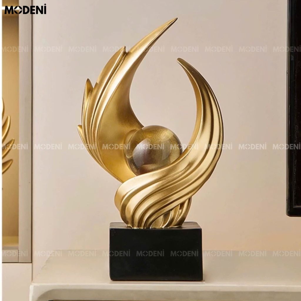 Tượng Aurel Gold - Resin cao cấp vàng ánh kim phối cầu thủy tinh trang trí mọi không gian
