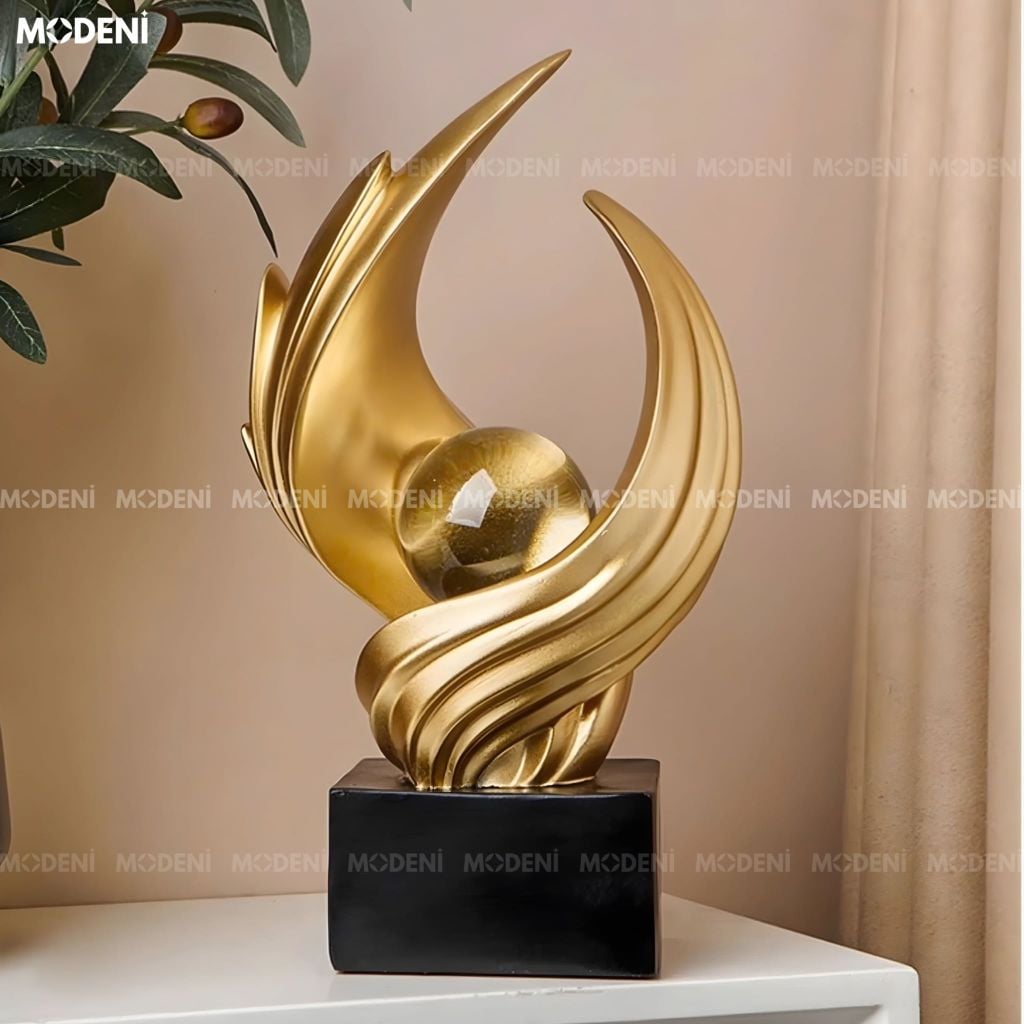 Tượng Aurel Gold - Resin cao cấp vàng ánh kim phối cầu thủy tinh trang trí mọi không gian