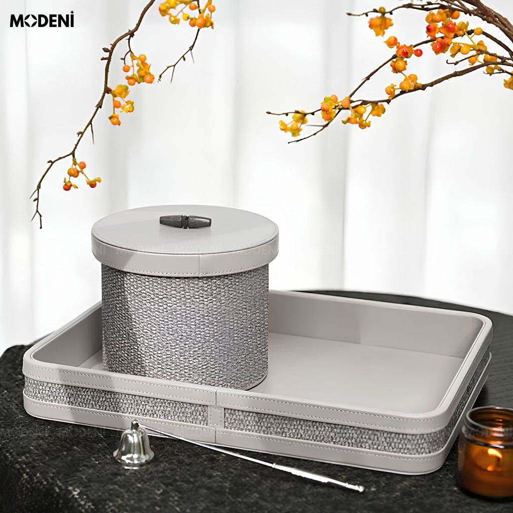 Hộp Đựng Mỹ Phẩm Liora Da PU Xám Phối Vải Dệt Phong Cách Japandi Mộc Mạc Nắp Đậy Khuy Gỗ Chống Bụi Cho Bàn Trang Điểm