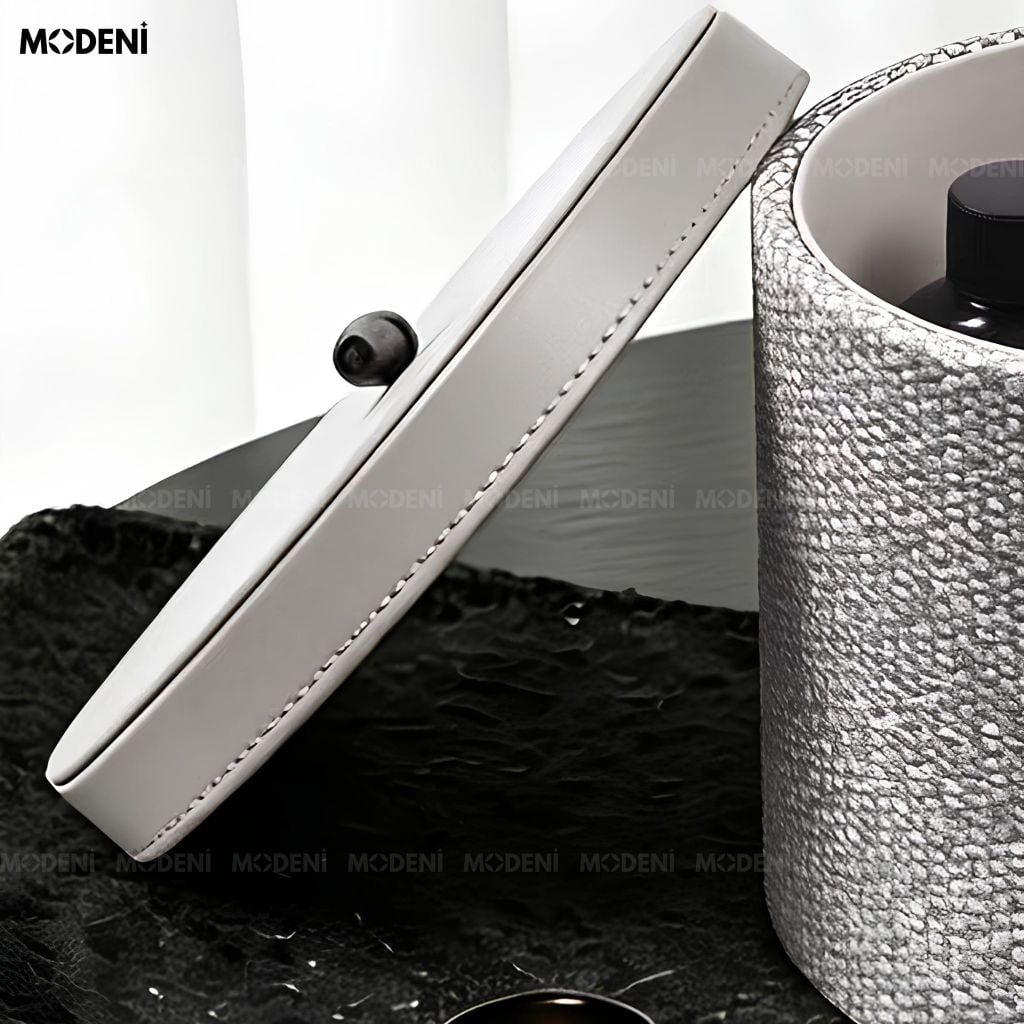 Hộp Đựng Mỹ Phẩm Liora Da PU Xám Phối Vải Dệt Phong Cách Japandi Mộc Mạc Nắp Đậy Khuy Gỗ Chống Bụi Cho Bàn Trang Điểm
