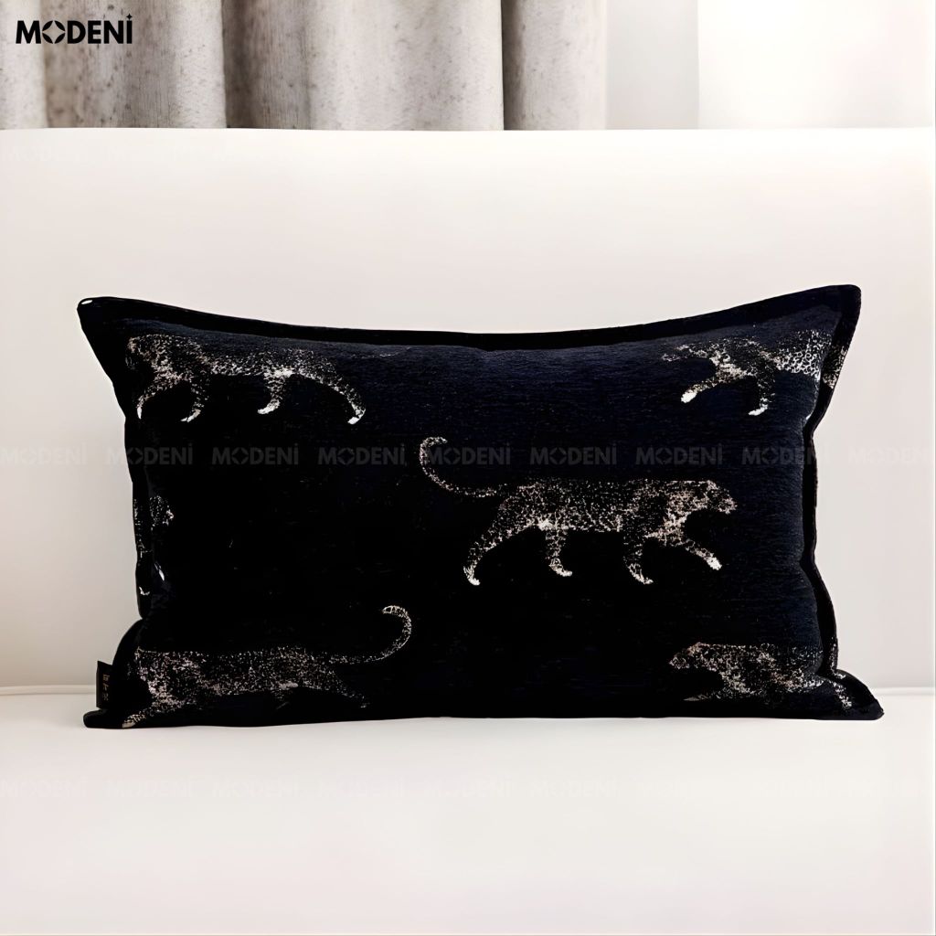 Vỏ Gối Sofa Ravel – Vải Jackquard Phối Nhung Họa Tiết Báo Đen Dập Nổi May Viền Ẩn Hiện Đại