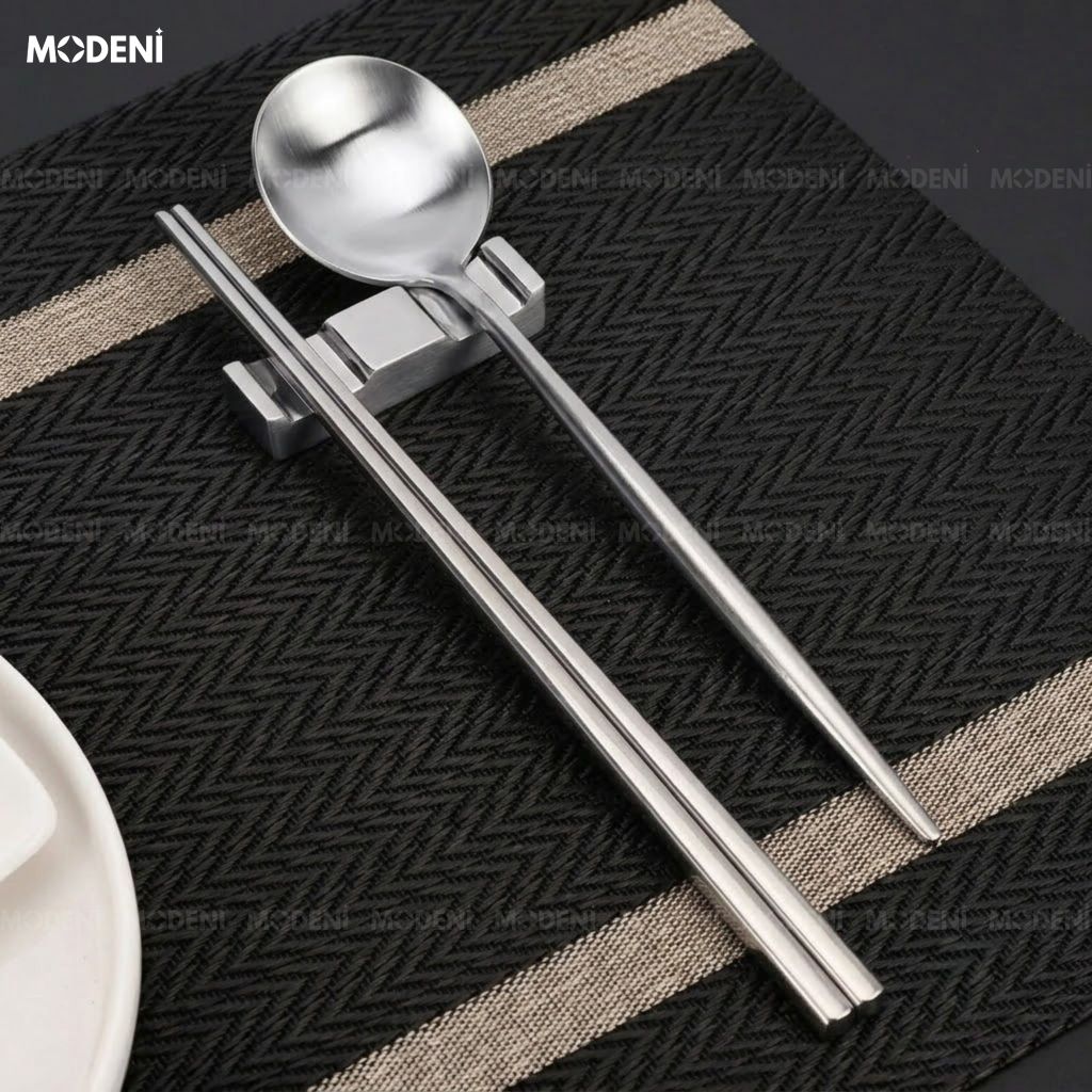 Gác Đũa Riva Silver Hợp Kim Nguyên Khối Thẩm Mỹ Châu Âu Phom Dáng Hình Học Sắc Sảo Cho Bàn Ăn Sang Trọng