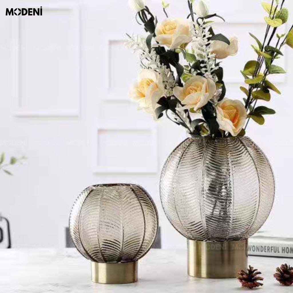 Bình Hoa Orbly Kim Loại Phối Bóng Thủy Tinh Xám Khói Phong Cách Minimalism