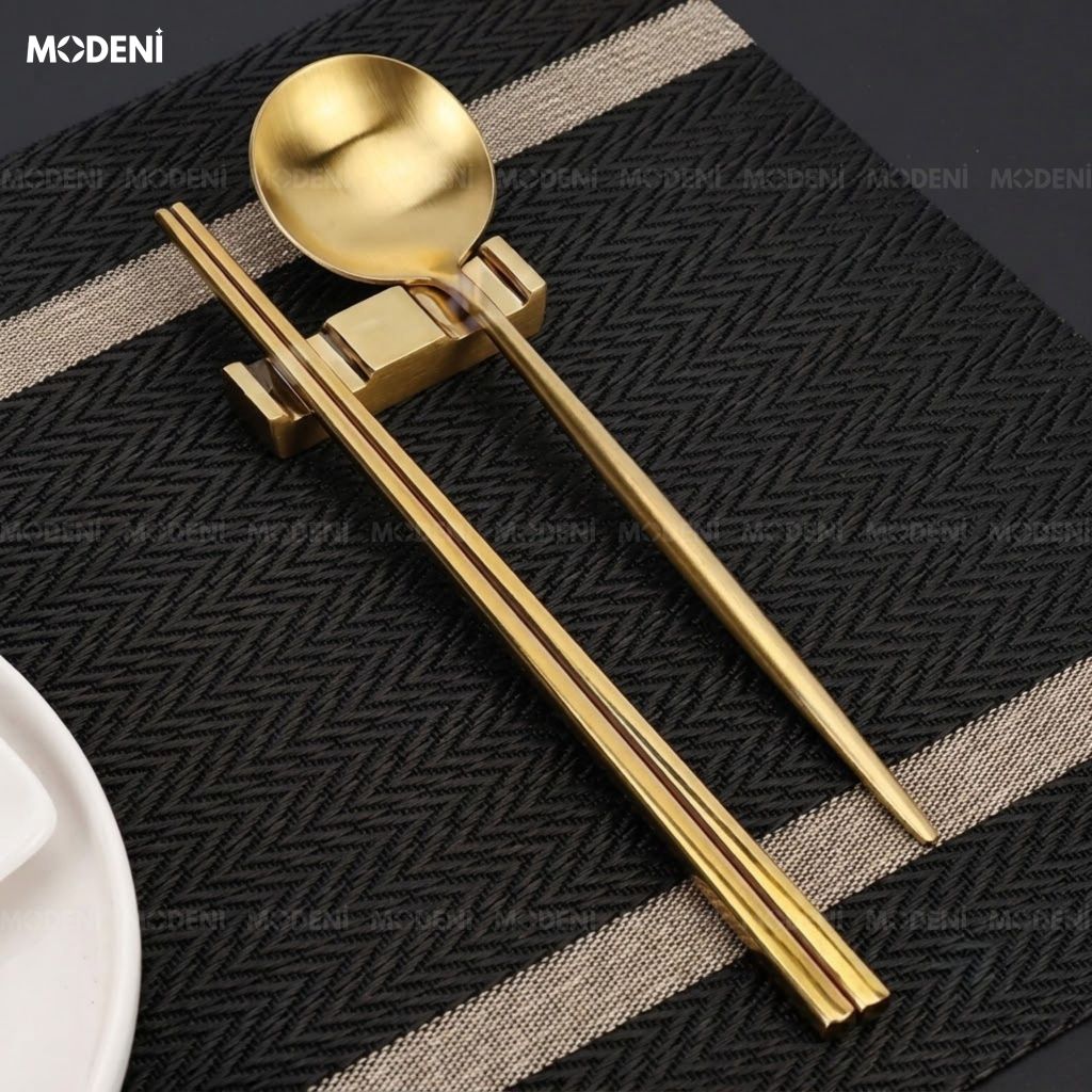 Gác Đũa Riva Gold Hợp Kim Nguyên Khối Thẩm Mỹ Châu Âu Phom Dáng Hình Học Sắc Sảo Cho Bàn Ăn Sang Trọng