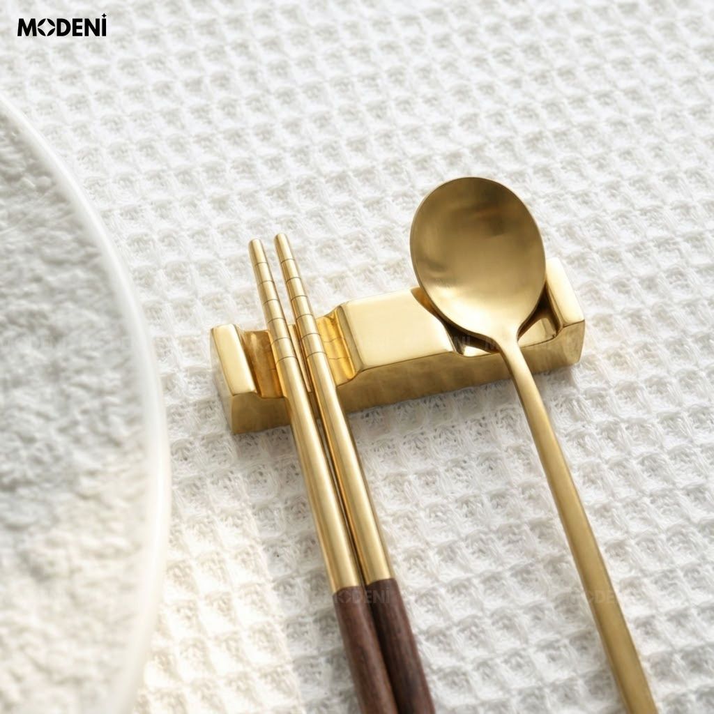 Gác Đũa Riva Gold Hợp Kim Nguyên Khối Thẩm Mỹ Châu Âu Phom Dáng Hình Học Sắc Sảo Cho Bàn Ăn Sang Trọng