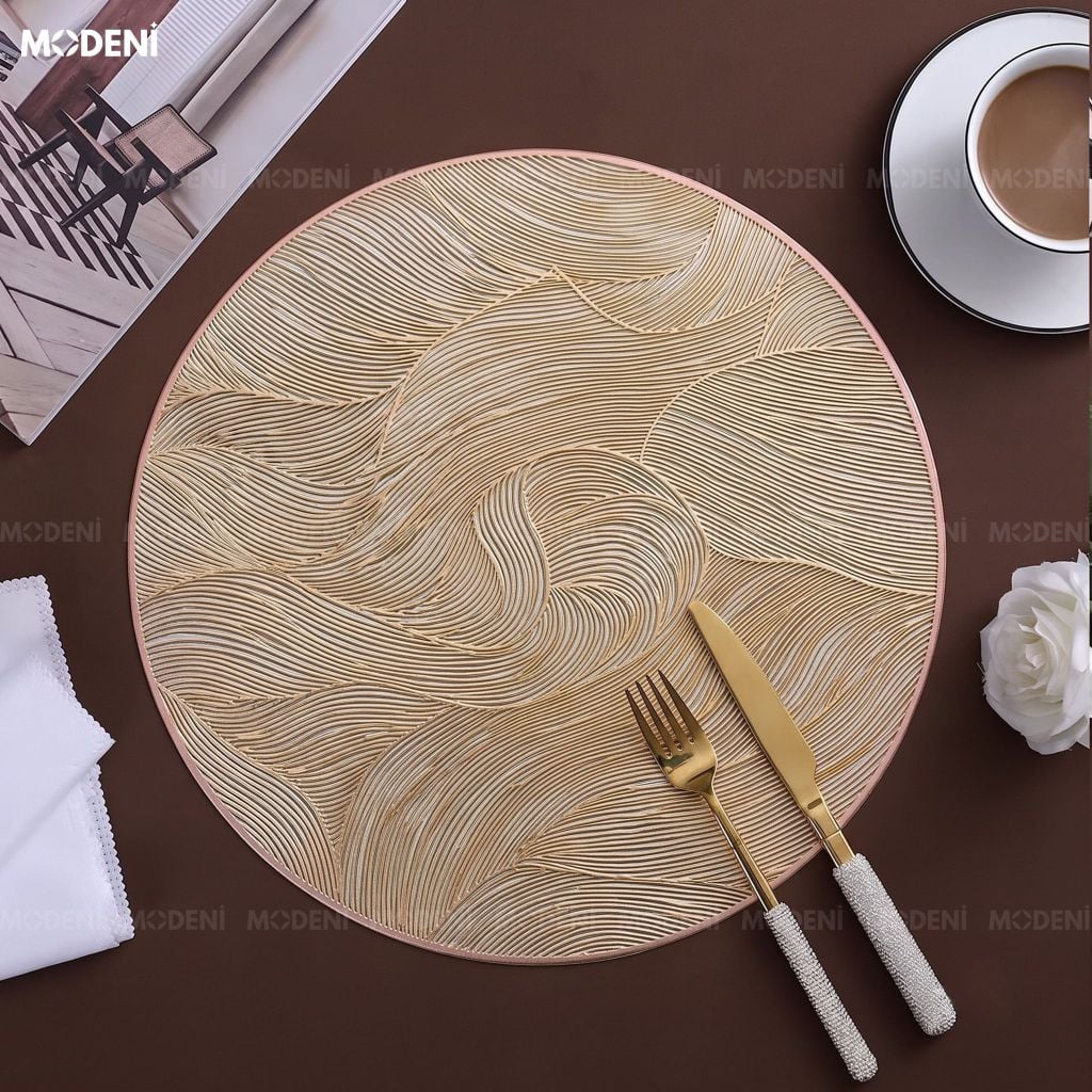 Tấm Lót Bàn Ăn Zephyra PVC Họa Tiết Sóng Lượn Vàng Gold Chống Thấm Nước Tối Ưu Cho Bàn Tiệc Sang Trọng