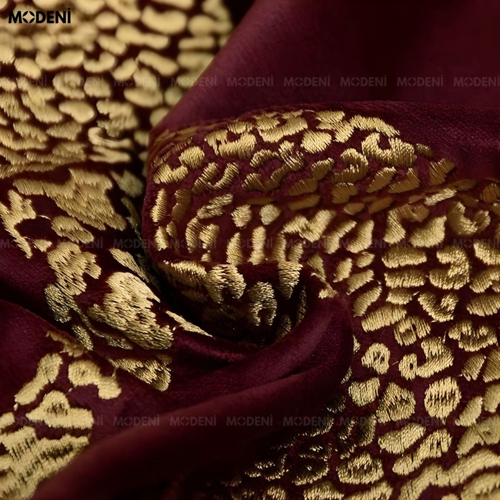 Vỏ Gối Sofa Veil – Vải Nhung Thêu Báo Vàng Tân Cổ Điển