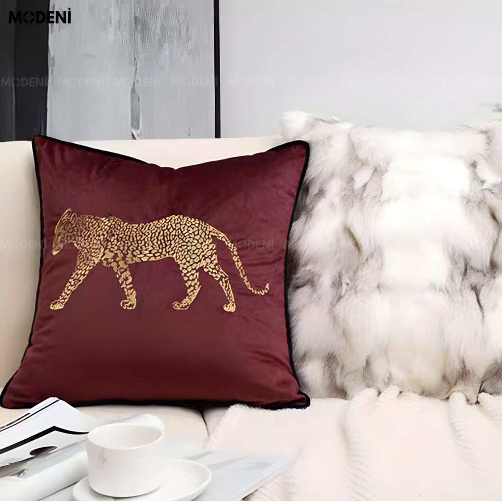 Vỏ Gối Sofa Veil – Vải Nhung Thêu Báo Vàng Tân Cổ Điển