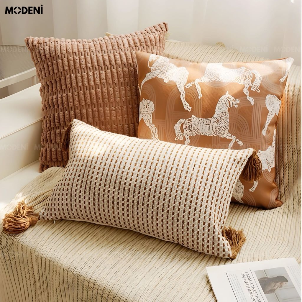 Vỏ Gối Sofa Shadowline – Vải Jacquard Phối Linen Họa Tiết Ngựa Thêu May Viền Ẩn Hiện Đại