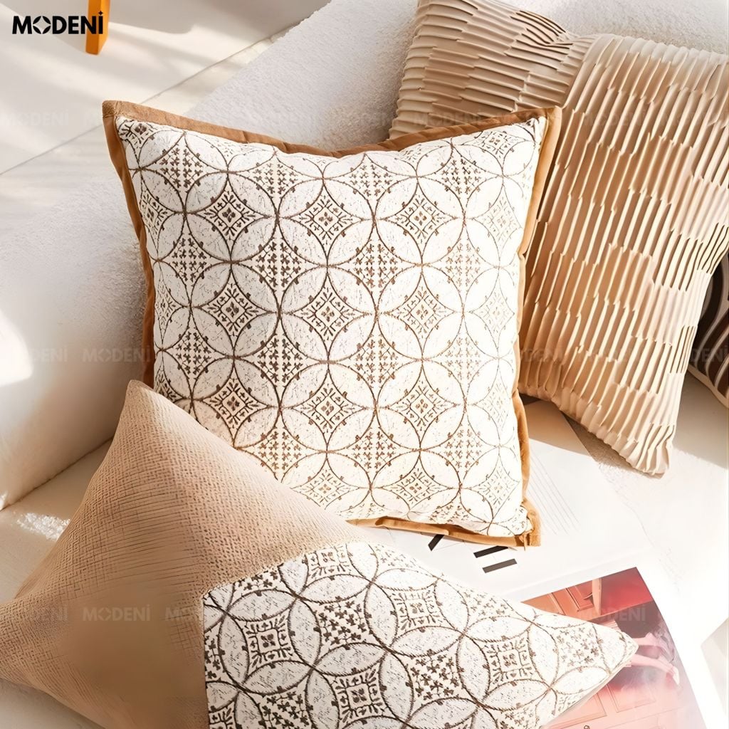 Vỏ Gối Sofa Pathline – Vải Chinelle Phối Nhung Họa Tiết Đồng Xu Thêu Nổi Phong Cách Hiện Đại