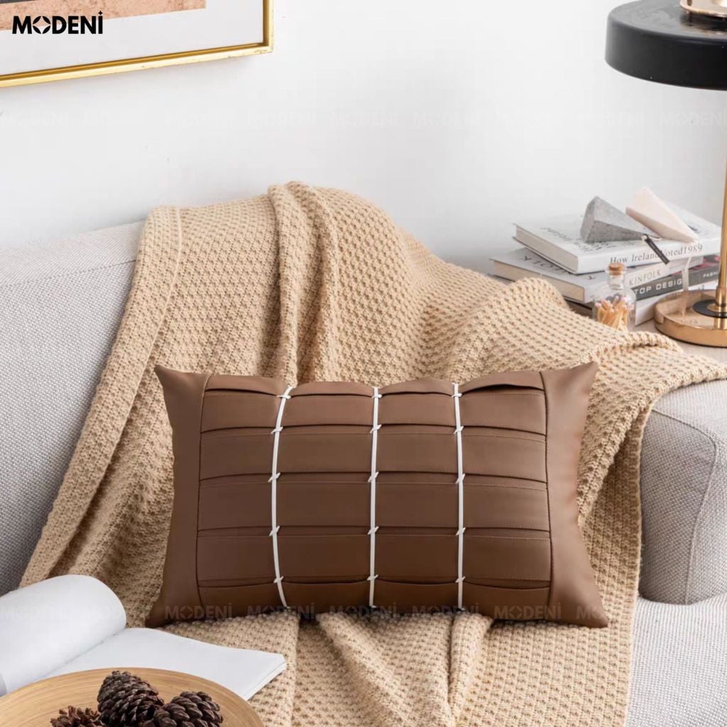 Vỏ Gối Sofa Bound – Da Microfiber Đan Sọc Nâu Viền Trắng Thủ Công Japandi