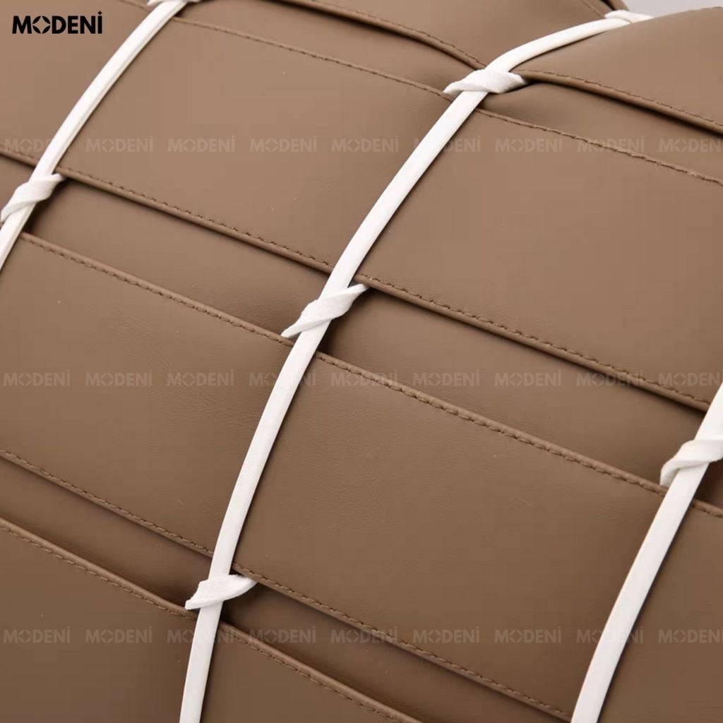 Vỏ Gối Sofa Bound – Da Microfiber Đan Sọc Nâu Viền Trắng Thủ Công Japandi