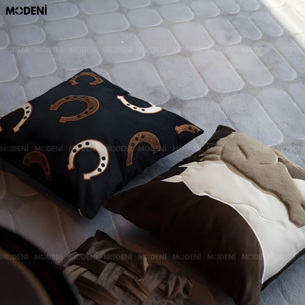 Vỏ Gối Sofa Spirix – Vải Nhung Thêu Nổi Móng Ngựa May Ghép Da Lộn Japandi