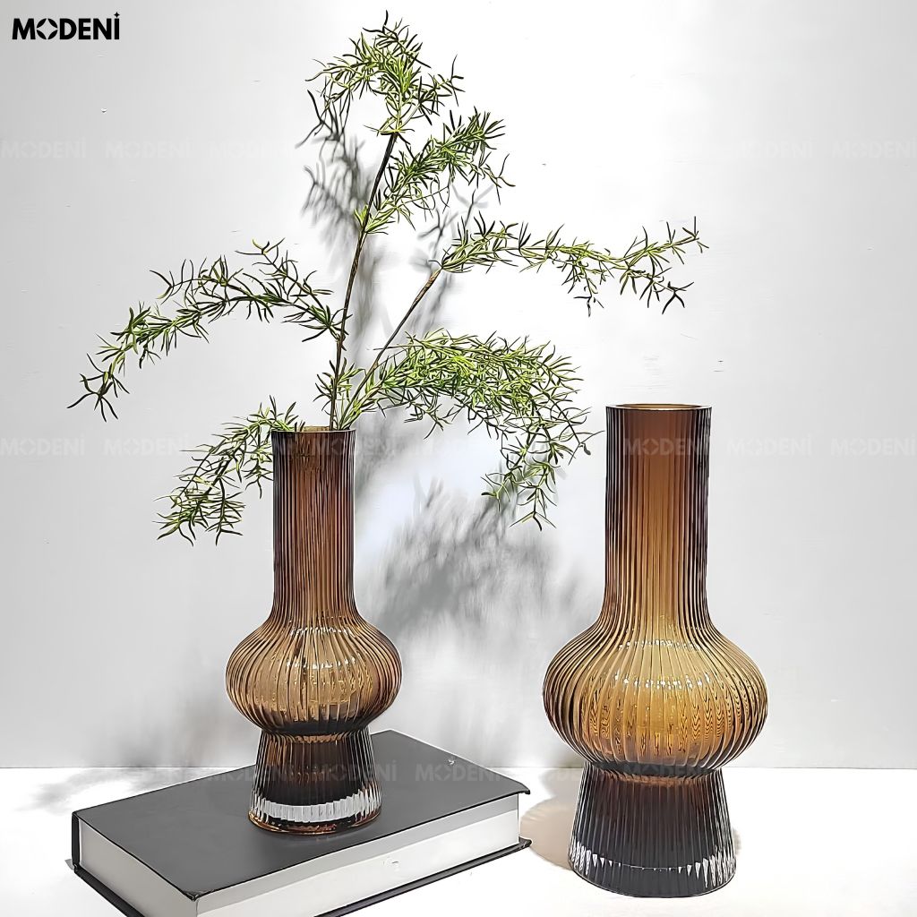 Bình Hoa Calla Thủy Tinh Sọc Gân Dọc Nâu Hổ Phách Phong Cách Ý Đương Đại