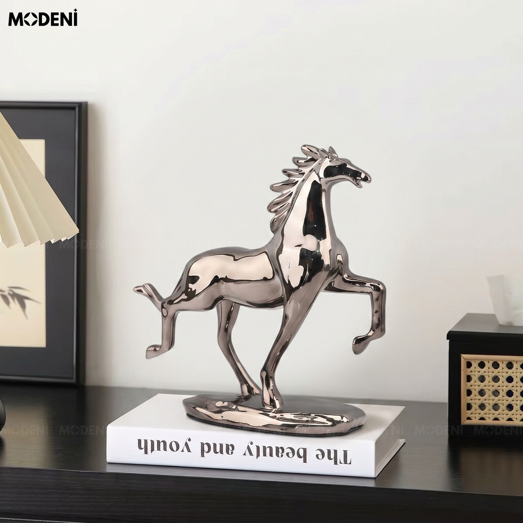 Tượng Trang Trí Ngựa Chạy Ravix Black – Decor Hiện Đại Mạ Gương – Biểu Tượng Quyền Lực & Thành Công