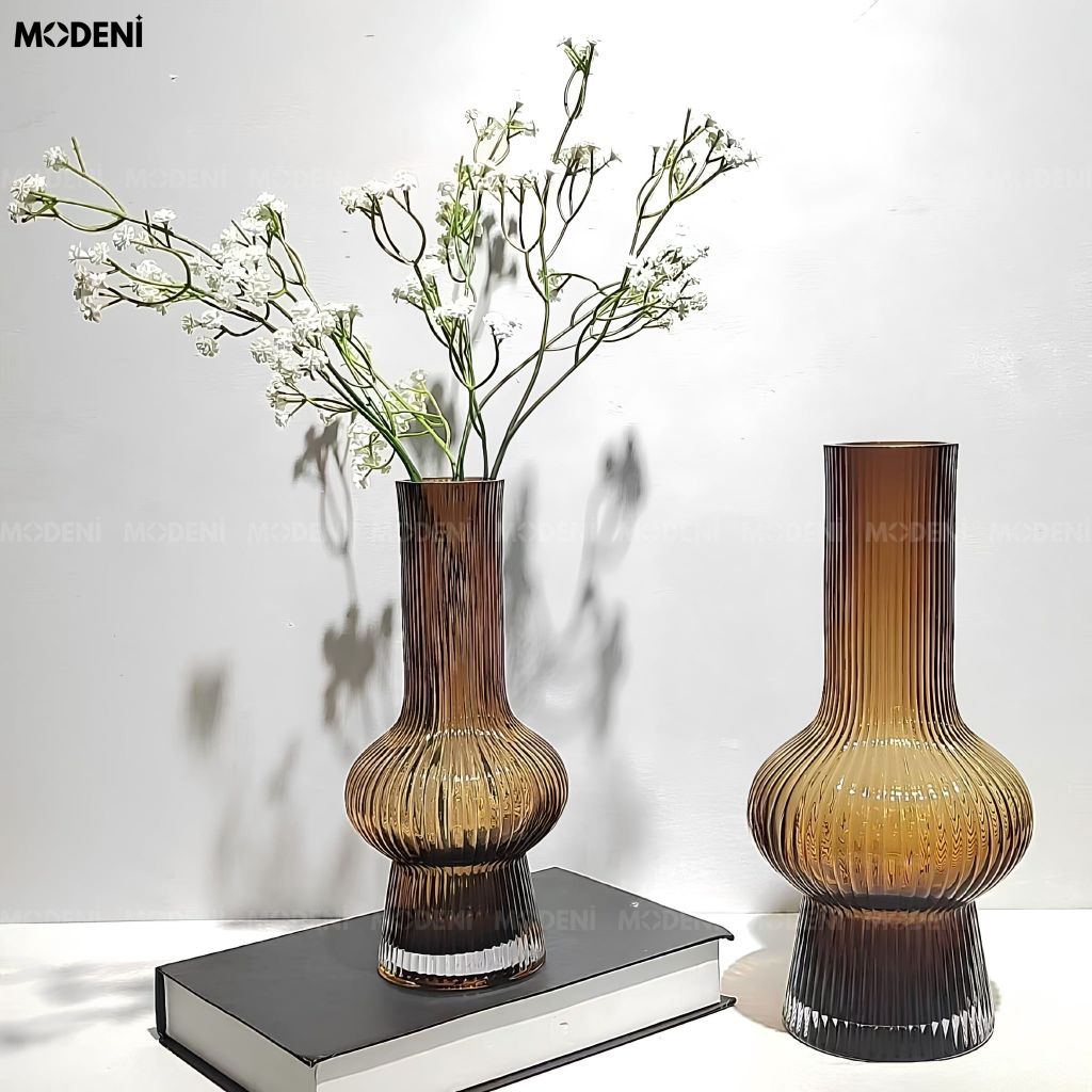 Bình Hoa Calla Thủy Tinh Sọc Gân Dọc Nâu Hổ Phách Phong Cách Ý Đương Đại
