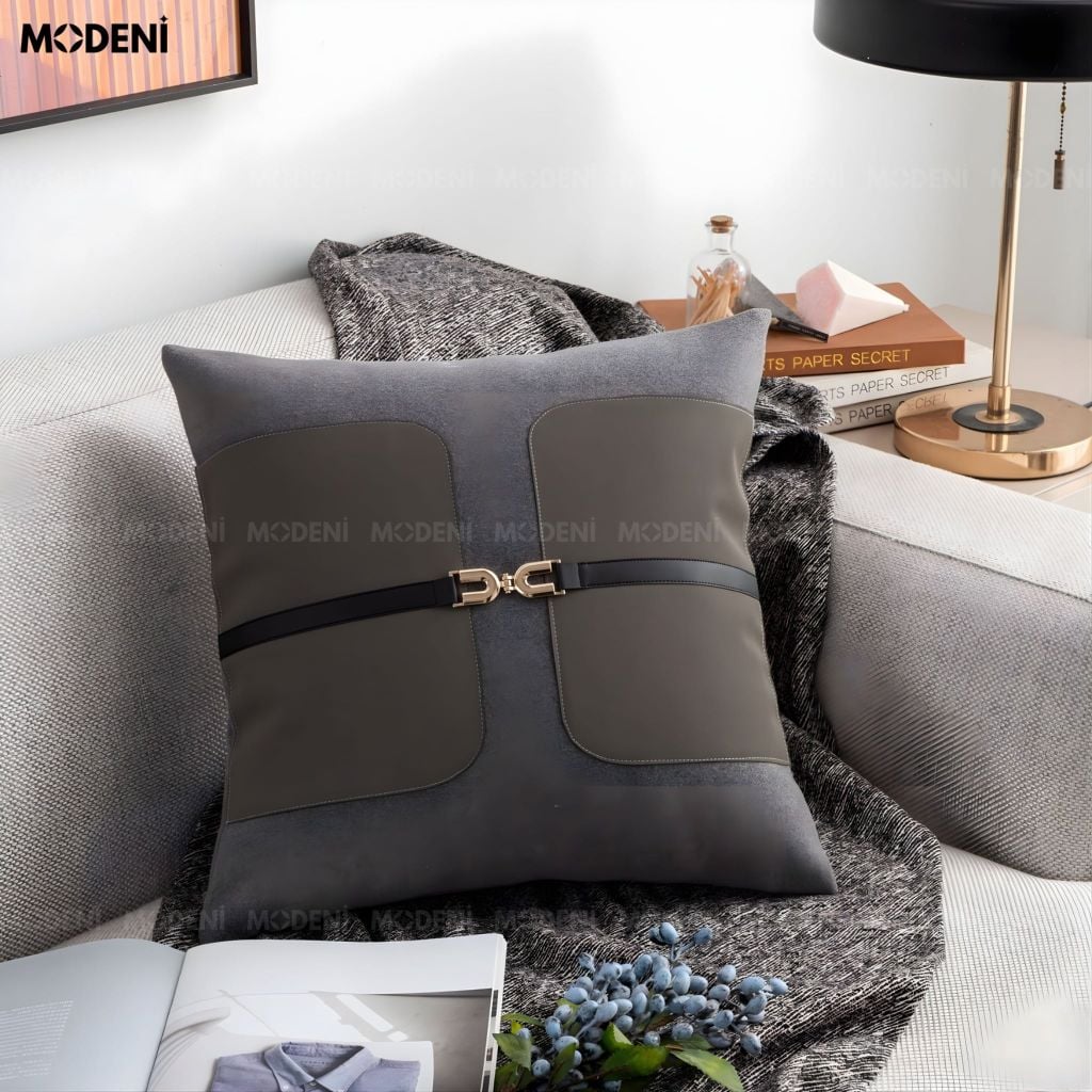 Vỏ Gối Sofa Bind – Da Microfiber Kết Hợp Linen Đính Kèm Khóa Kim Loại Hiện Đại