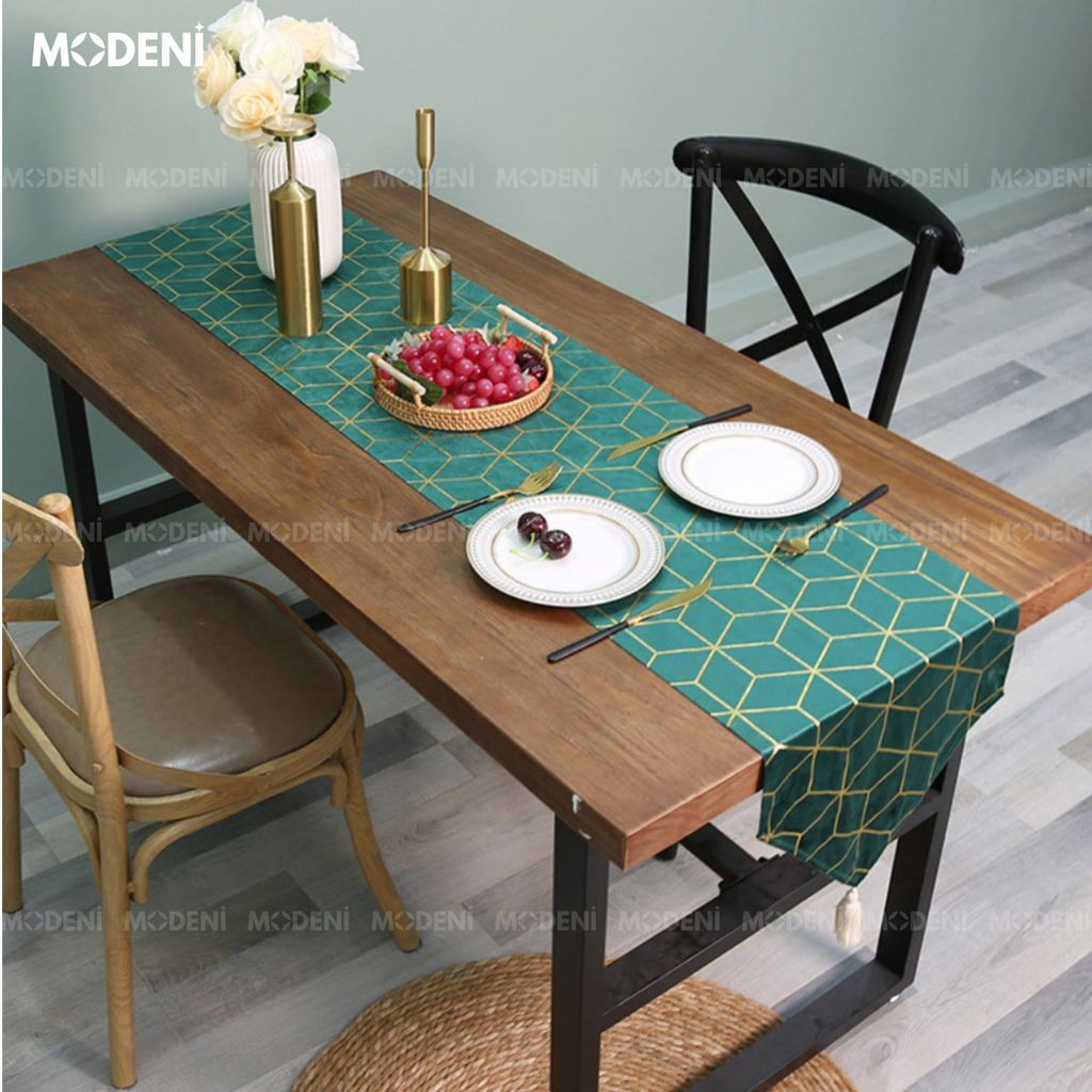 Khăn Runner Emerald Keno – Vải Polyester Xanh Ngọc, Hoạ Tiết Vàng Kim Cao Cấp – Tô Điểm Bàn Tiệc & Decor Quầy Bar Đẳng Cấp