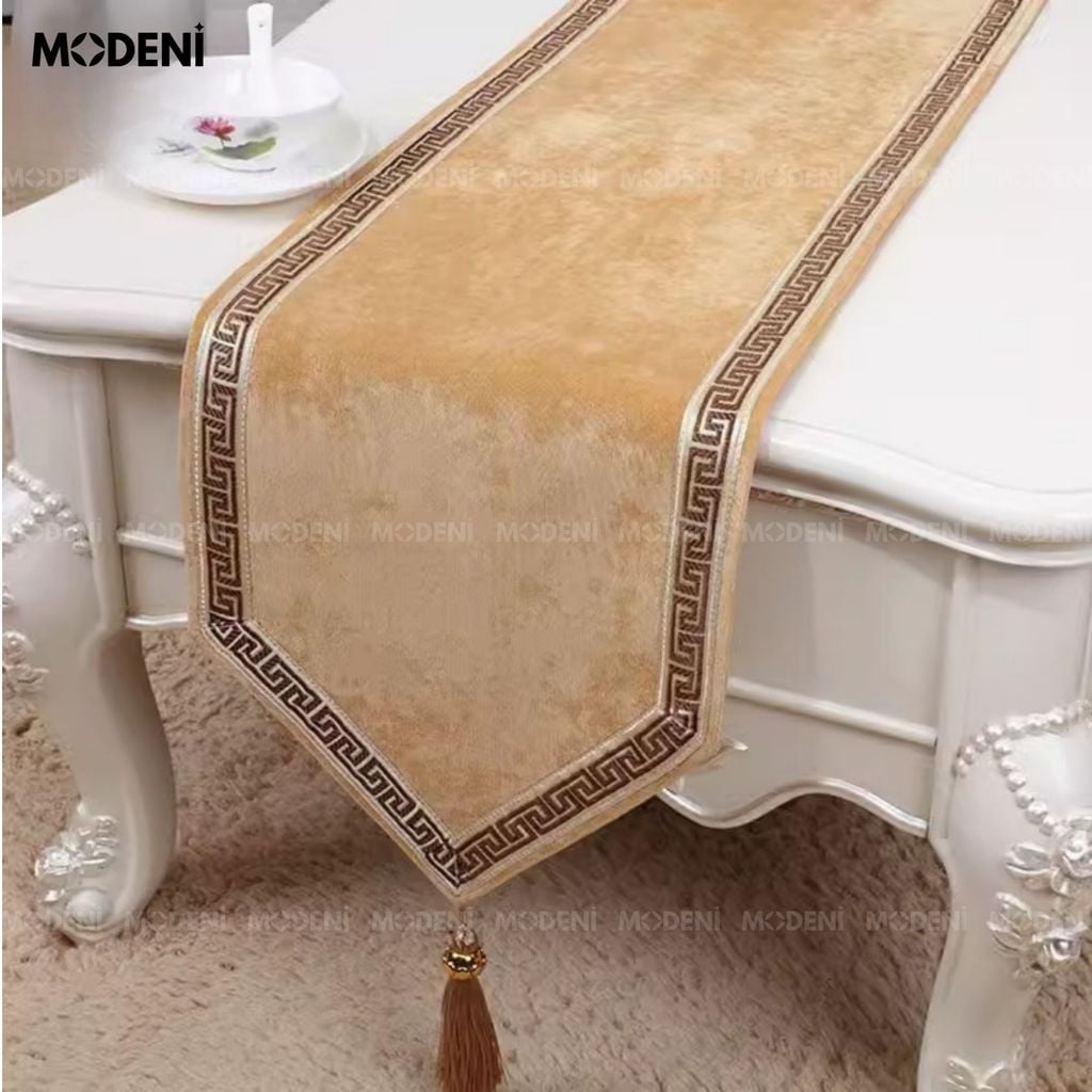 Khăn Trải Bàn Aversa Sang Trọng – Table Runner Cao Cấp Chống Nước, Tua Rua Đẳng Cấp, Decor Bàn Tiệc & Không Gian Hoàng Gia