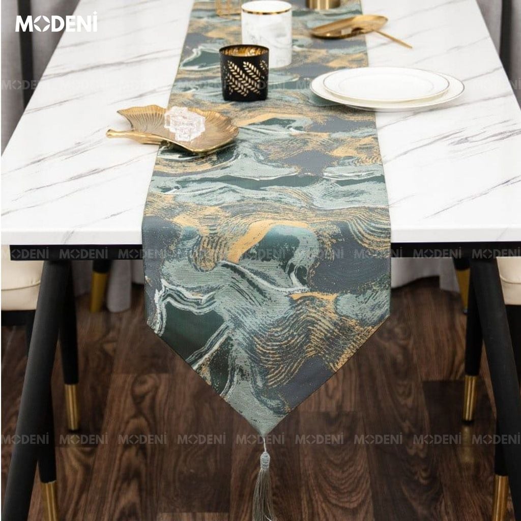 Khăn Bàn Table Runner Hebar Cao Cấp – Giữ Nếp Phẳng Đẹp, Khó Bám Bẩn – Họa Tiết Vân Đá Xanh Rêu Ánh Vàng Mạnh Mẽ – Dành Cho Bàn Tiệc Villa & Bàn Đá Marble