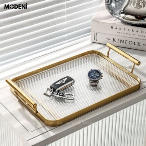 setup bàn ăn với khay oriana gold hiện đại