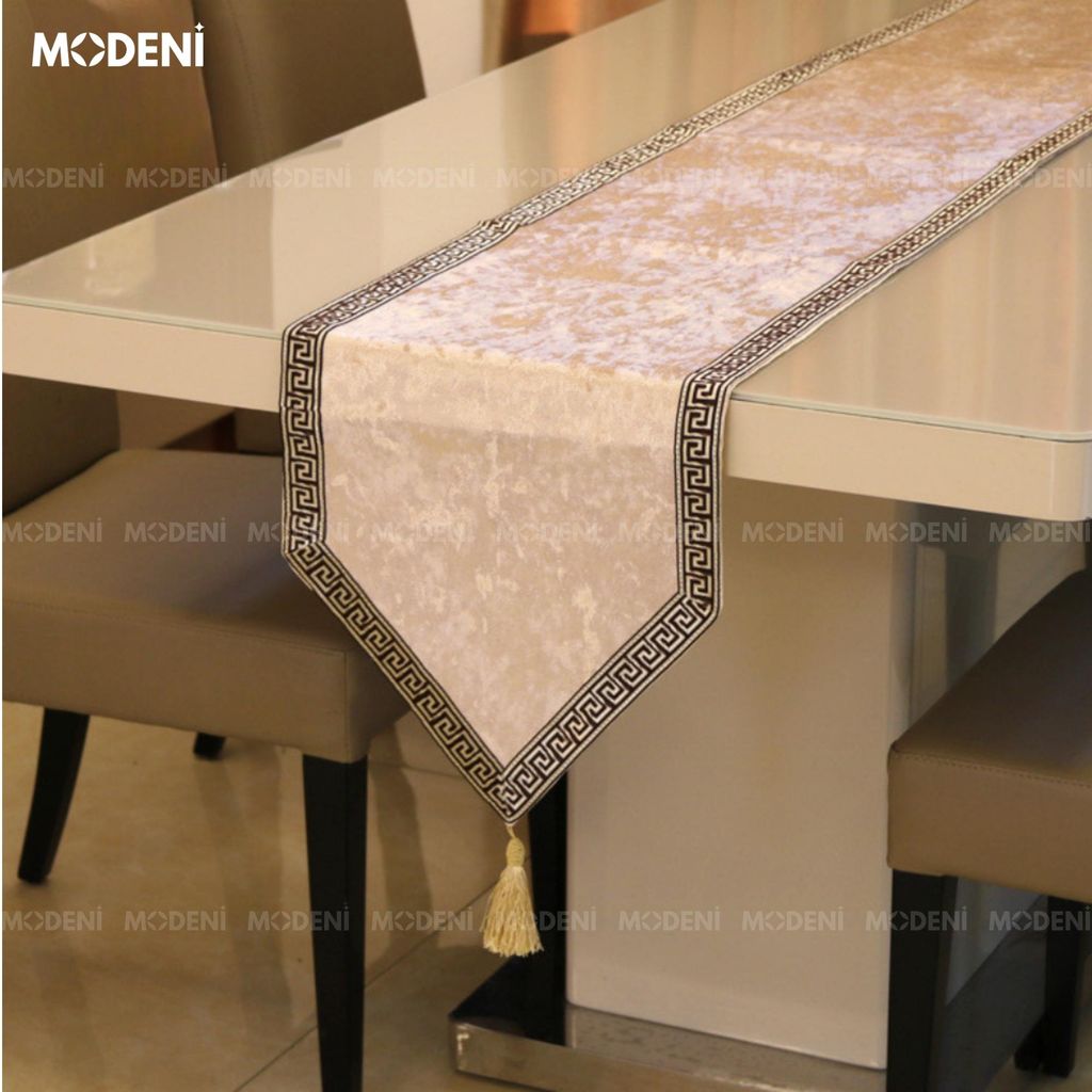 Khăn Runner Laurel – Vải Polyester Nhung Ánh Kim, Viền Họa Tiết Hy Lạp – Dài 210cm – Decor Bàn Ăn Sang Trọng & Đẳng Cấp