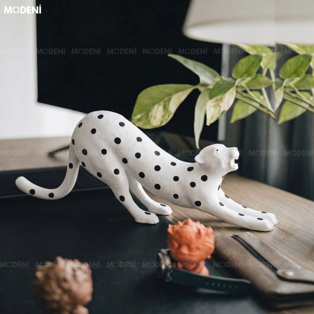 Tượng Decor Để Bàn Panthera Composite Phối Kim Loại Dáng Báo Đốm Trắng Chấm Đen Phong Cách Kiêu Sa