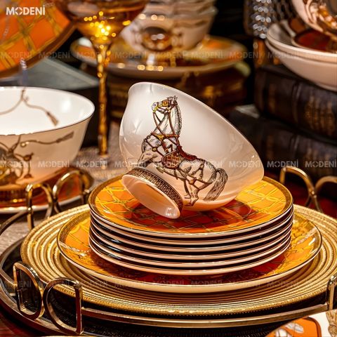  Bộ Chén Đĩa Sứ Xương Cao Cấp Cavalla – Họa Tiết Ngựa Quý Sang Trọng, Sắc Cam Hermes Biểu Trưng Cho Phong Cách Sống Thượng Lưu Trên Bàn Tiệc Sang Trọng 