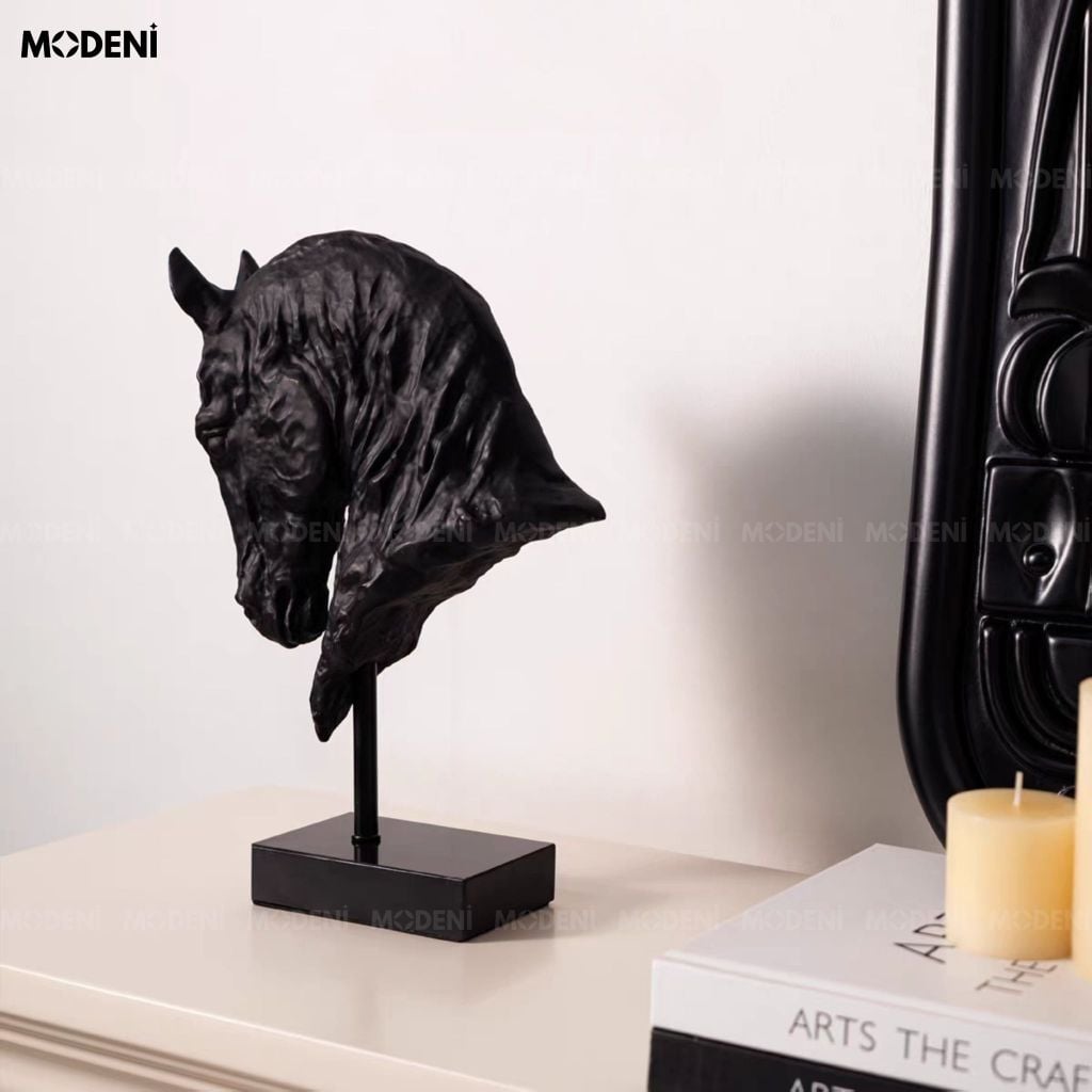 Tượng Đầu Ngựa Corvus Resin Nguyên Khối Phong Cách Modern Luxury Trang Trí Tủ Kệ