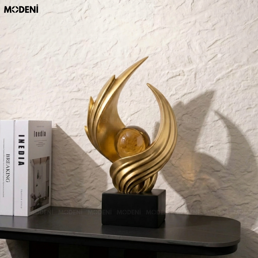 Tượng Aurel Gold - Resin cao cấp vàng ánh kim phối cầu thủy tinh trang trí mọi không gian