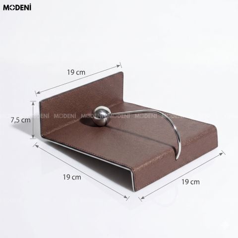 Góc chụp chính diện trên nền trắng Hộp Khăn Giấy Libra thép không gỉ phối da nâu đậm tối giản.