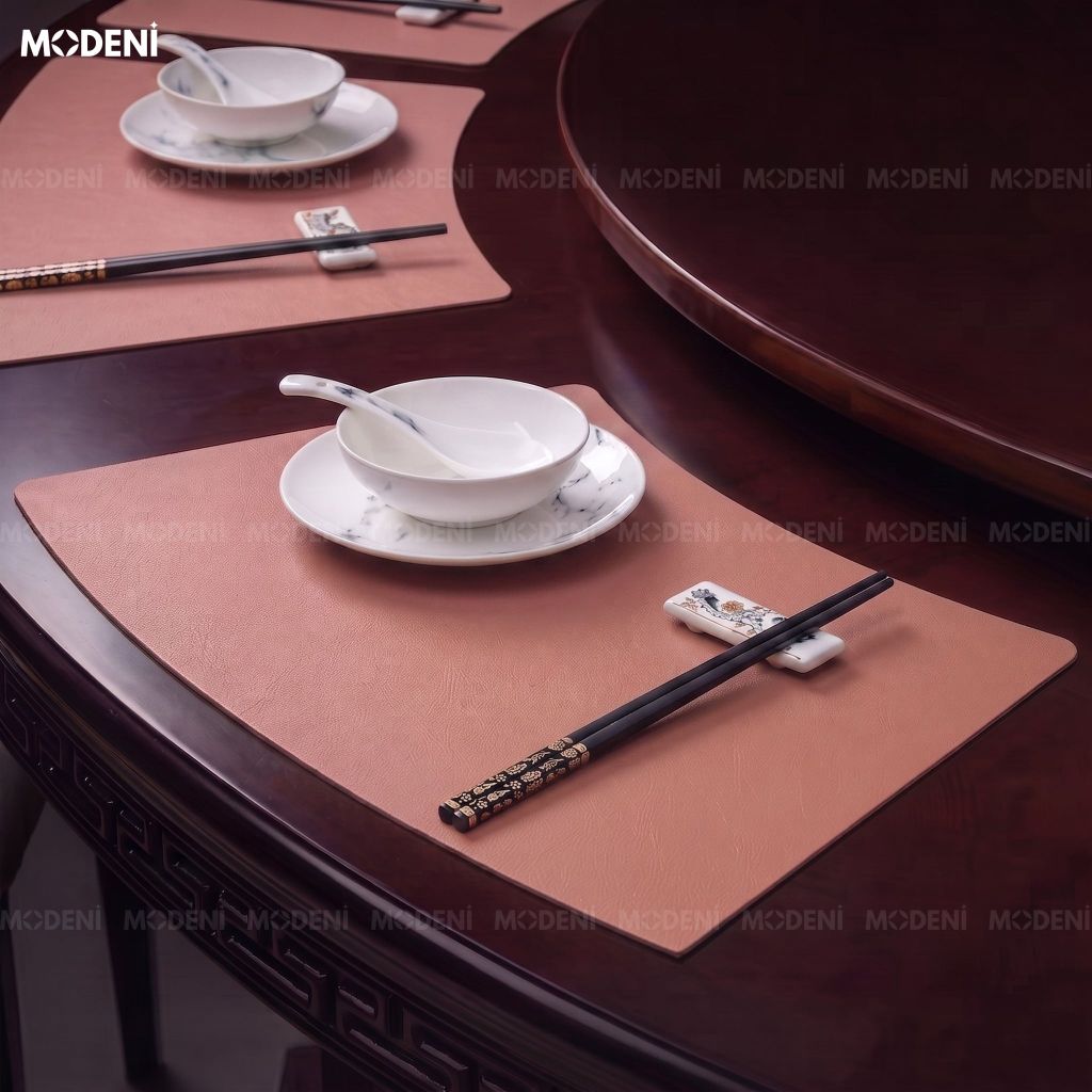 Tấm Lót Bàn Ăn Arcato Placemat PVC Giả Da Hồng Dáng Cong Bán Nguyệt Chống Nước Dễ Lau Chùi Cho Bàn Tiệc