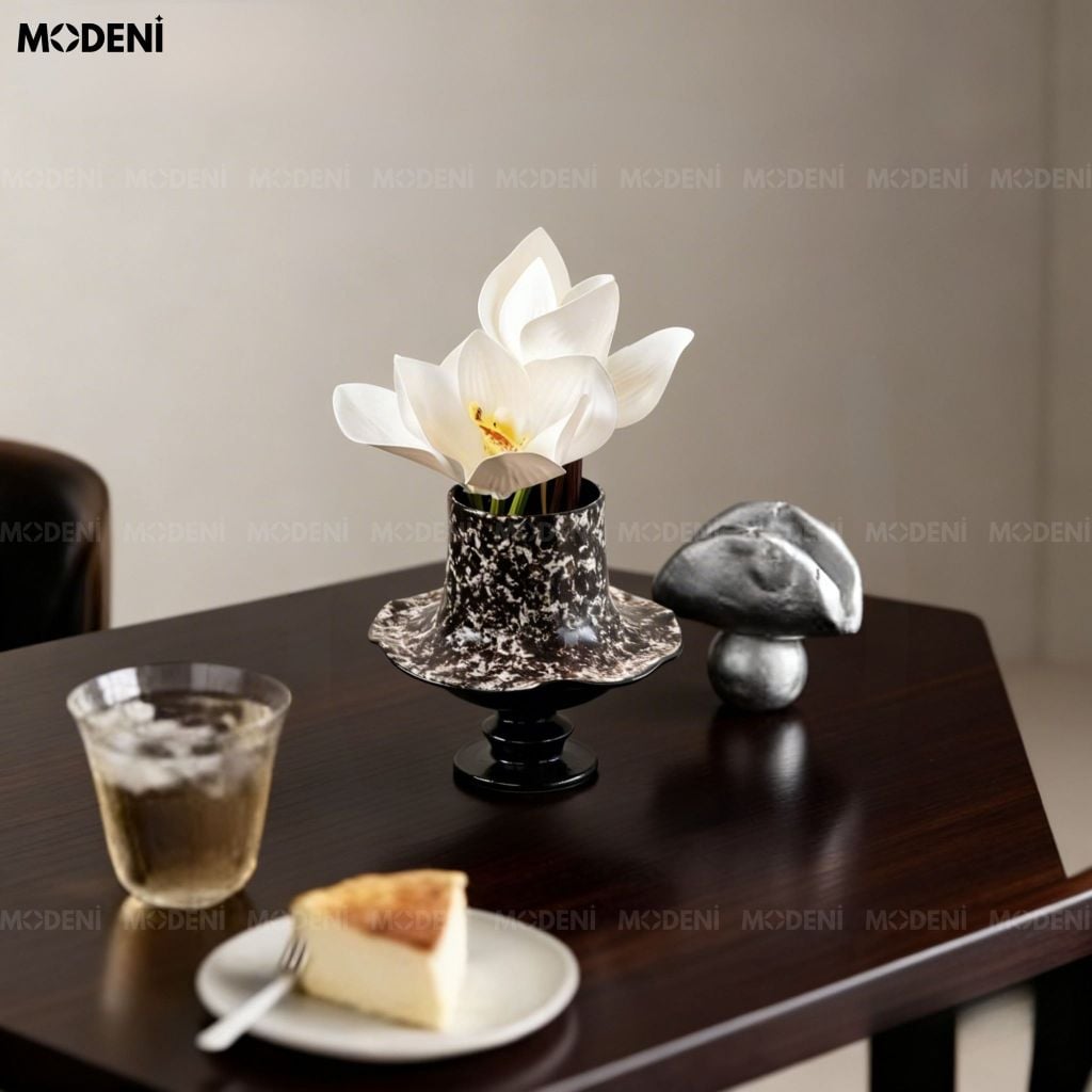 Bình Hoa Trang Trí Freen – Tuyệt Tác Cổ Điển Giao Thoa Hiện Đại, Thiết Kế Độc Bản, Nghệ Thuật Phong Cách Sang Trọng