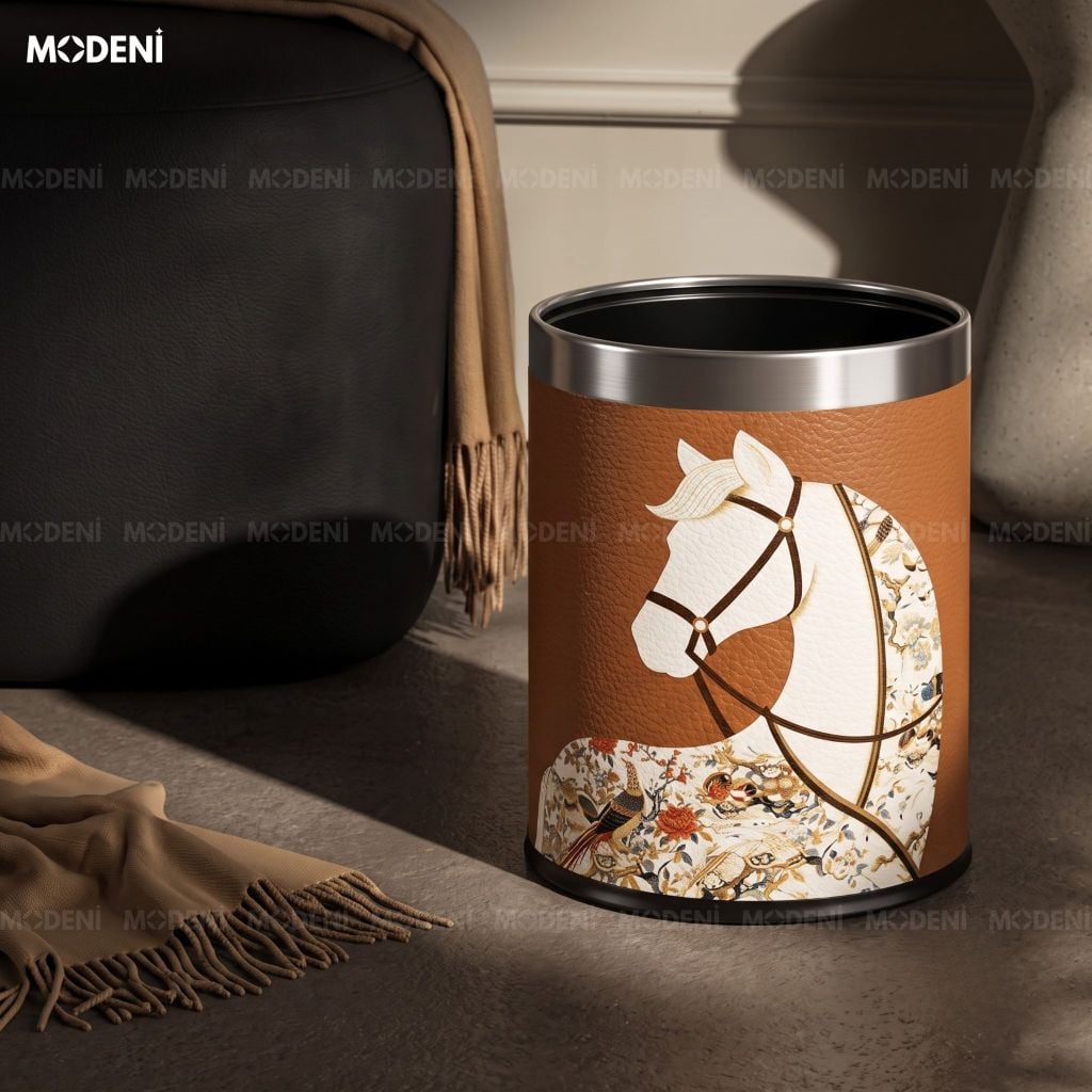Thùng Rác Decor Cavallo Kim Loại Phối Da Cao Cấp Nghệ Thuật Hoàng Gia Nổi Bật Bức Họa Bạch Mã Khung Gold Cho Không Gian Làm Việc
