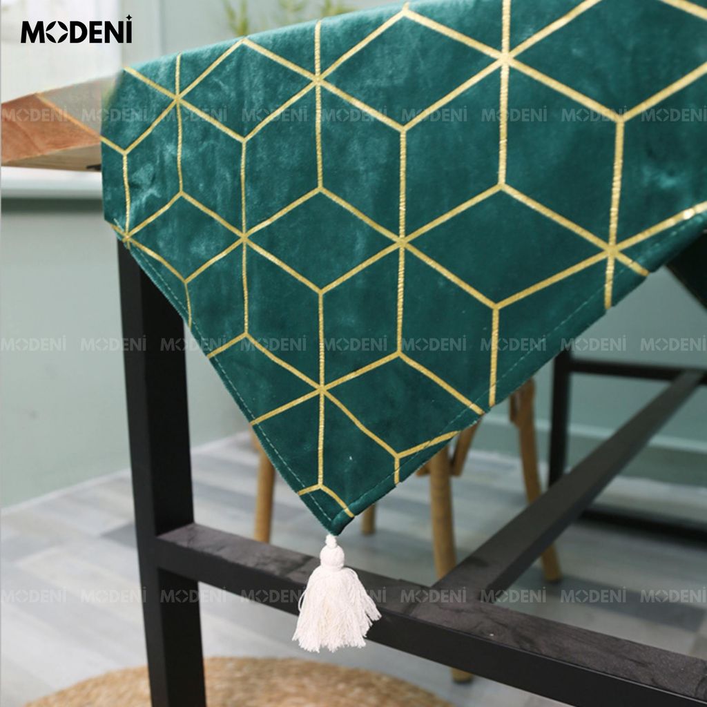 Khăn Runner Emerald Keno – Vải Polyester Xanh Ngọc, Hoạ Tiết Vàng Kim Cao Cấp – Tô Điểm Bàn Tiệc & Decor Quầy Bar Đẳng Cấp