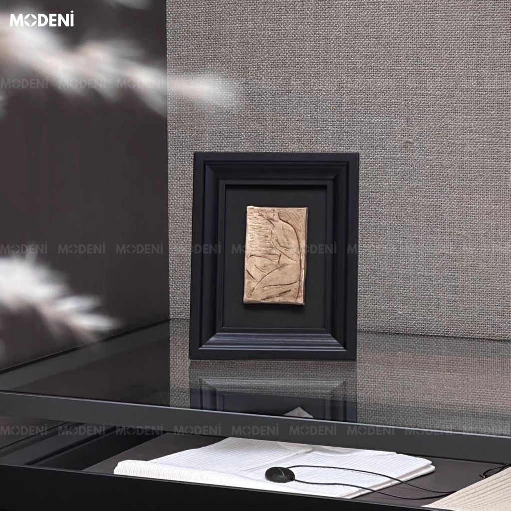 Tranh Trang Trí Tacet Khung Gỗ Đen Thiết Kế Tương Phản Màu Vàng Đồng Sang Trọng Cho Góc Làm Việc