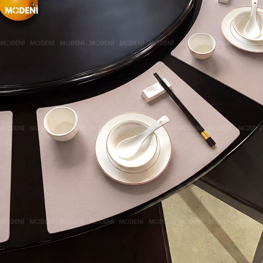 Tấm Lót Bàn Ăn Arcato Placemat PVC Giả Da Xám Trắng Dáng Cong Bán Nguyệt Chống Nước Dễ Lau Chùi Cho Bàn Tiệc