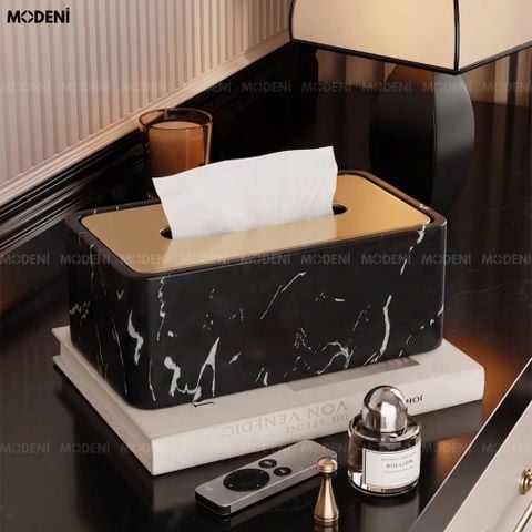 Góc chính diện Hộp Khăn Giấy Nero Marquina composite vân đá đen với nắp và viền kim loại màu vàng sáng bóng.