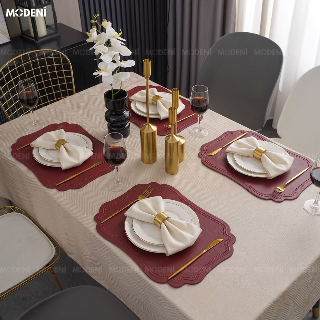 Tấm Lót Bàn Ăn Lancelot Placemat PVC Giả Da Đỏ Rượu Vang Tân Cổ Điển Chống Thấm Nước Cho Bàn Tiệc Hoàng Gia