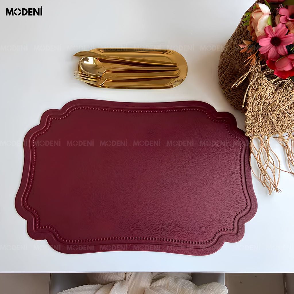 Tấm Lót Bàn Ăn Lancelot Placemat PVC Giả Da Đỏ Rượu Vang Tân Cổ Điển Chống Thấm Nước Cho Bàn Tiệc Hoàng Gia