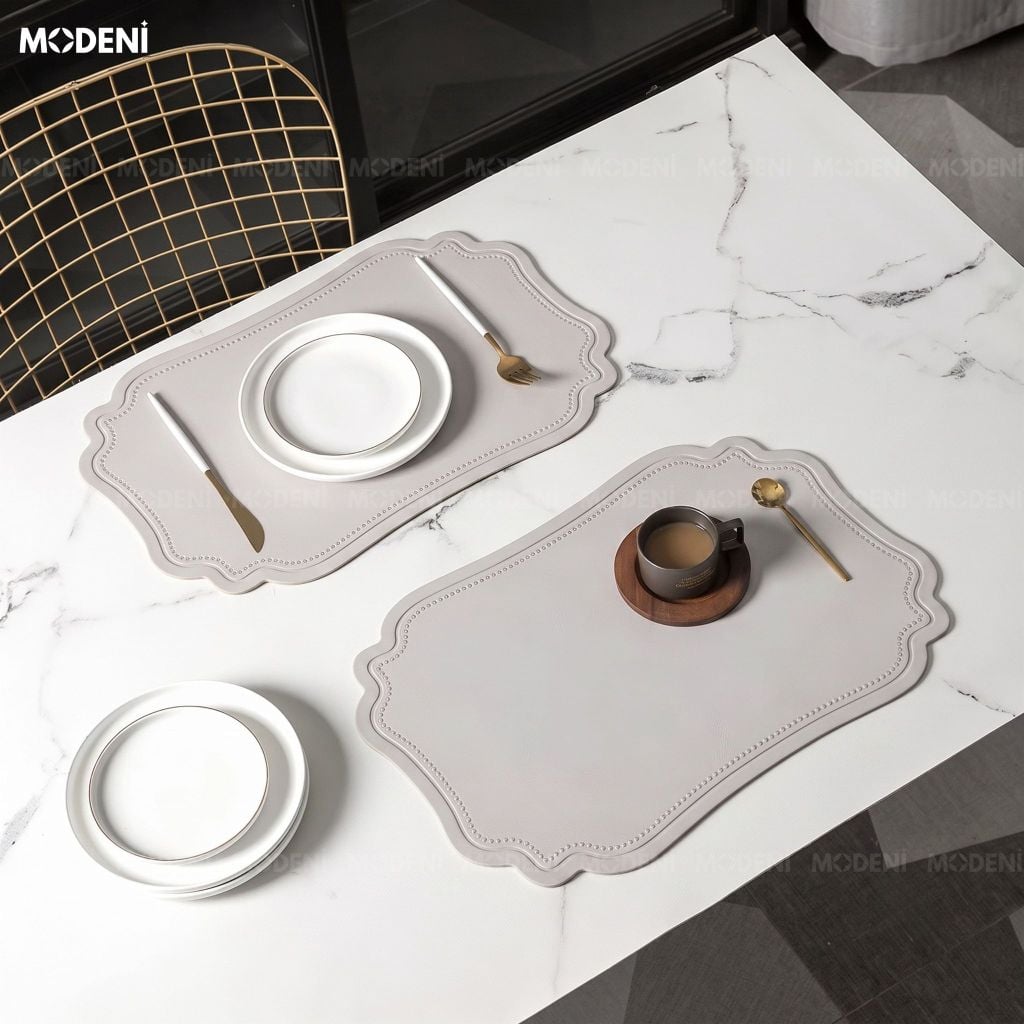 Tấm Lót Bàn Ăn Lancelot Placemat PVC Giả Da Xám Tân Cổ Điển Chống Thấm Nước Cho Bàn Tiệc Hoàng Gia