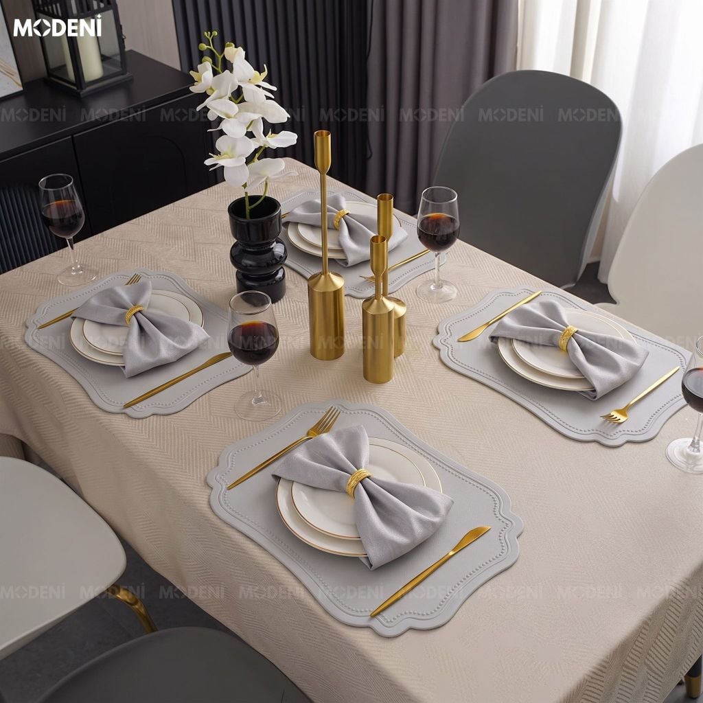 Tấm Lót Bàn Ăn Lancelot Placemat PVC Giả Da Xám Tân Cổ Điển Chống Thấm Nước Cho Bàn Tiệc Hoàng Gia