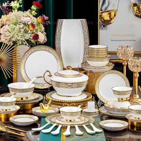  Bộ Chén Đĩa Sứ Xương Cao Cấp Polar – Họa Tiết Hoàng Gia Châu Âu Phối Vàng Kim Và Xanh Ngọc, Biểu Trưng Cho Sự Thịnh Vượng Và Đẳng Cấp Trên Bàn Tiệc Sang Trọng 