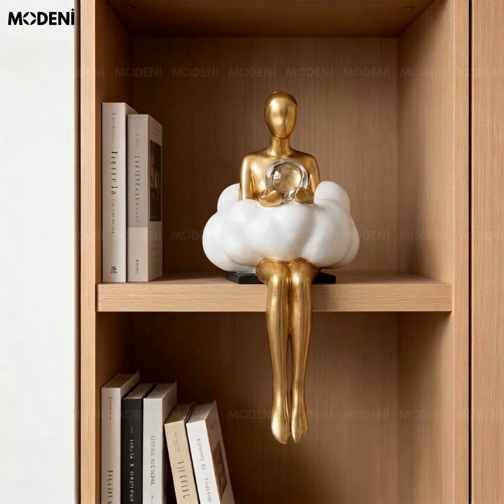 Tượng Cô Gái Ethereal & Linus – Tượng Decor Nghệ Thuật Resin Vàng Trắng – Thiết Kế Ngồi Mép Kệ Bay Bổng – Cao 23cm, Phù Hợp Decor Kệ Sách, Bàn Console, Góc Chill Sang Trọng