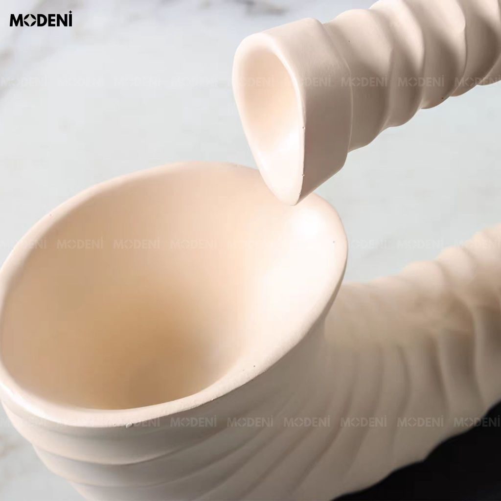 Tượng Trang Trí Voluta Composite Nghệ Thuật Trừu Tượng Phối Đế Đen Vững Chắc Cho Không Gian Hiện Đại