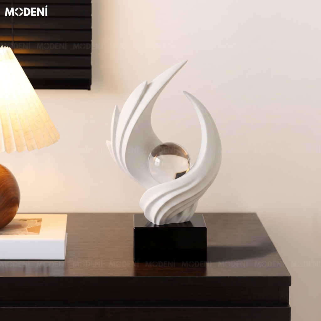 Tượng Trang Trí Aurel white - Resin cao cấp trắng mờ biểu tượng ánh sáng và sự tinh khiết phối cầu thủy tinh trang trí phòng khách/kệ tủ