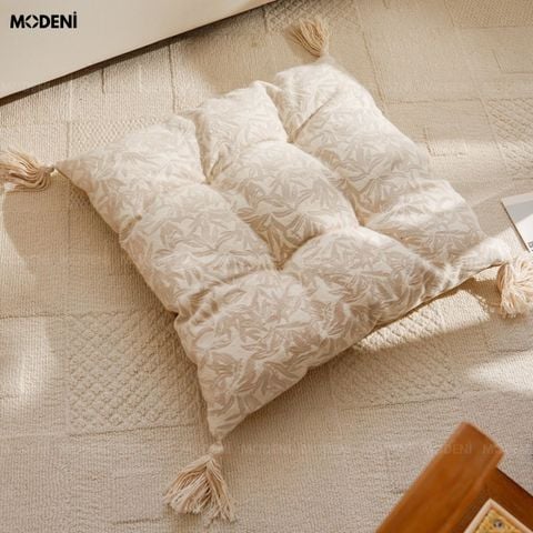 Góc chụp trực diện gối tựa lưng sofa Tasselo màu trắng hiển thị chi tiết kích thước 45x45cm và độ dày 7cm.