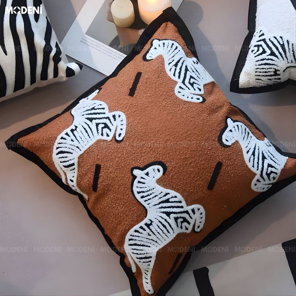 Vỏ Gối Sofa Slant – Vải Jacquard Phối Nhung Họa Tiết Ngựa Vằn Thêu Tân Cổ Điển